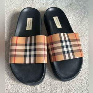 Burberry Women check slides